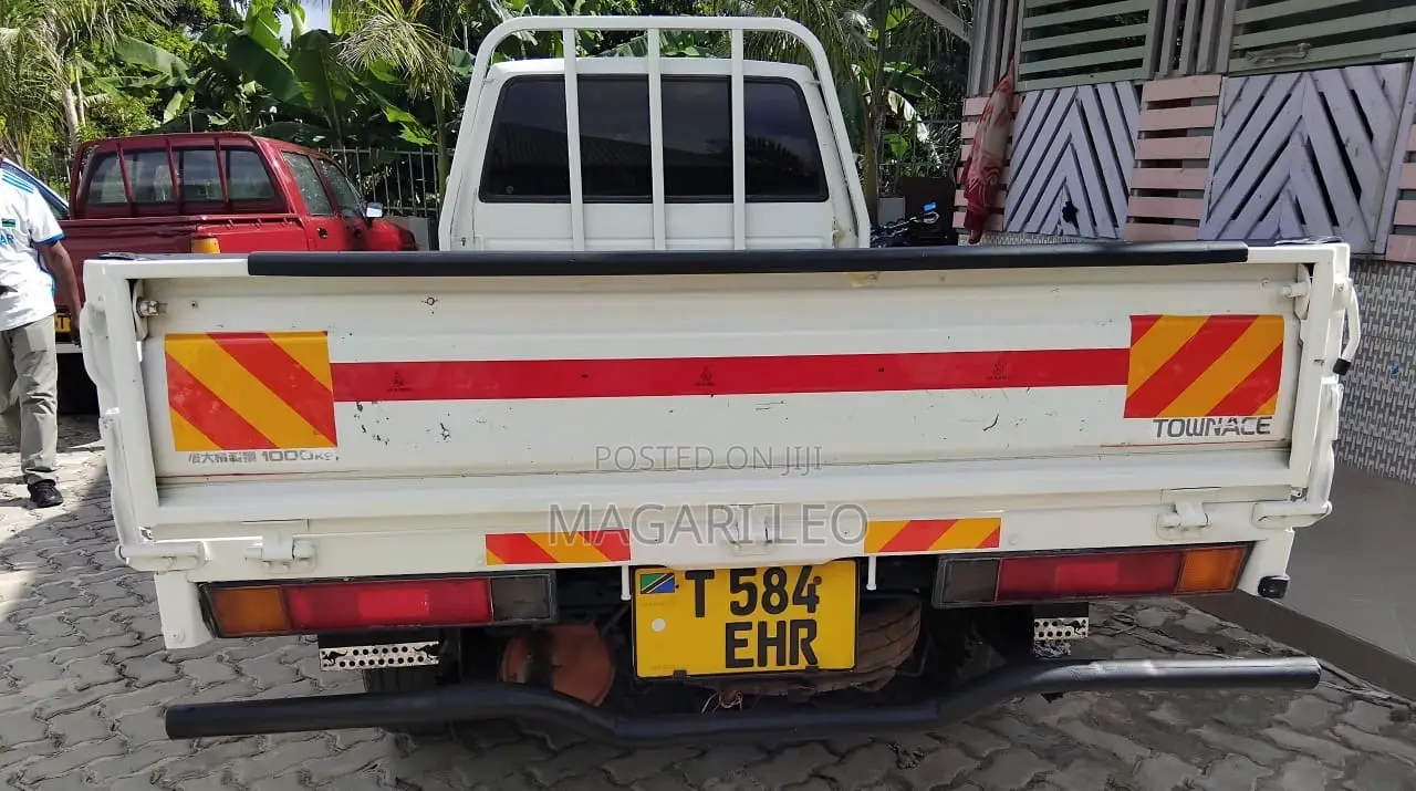 Toyota TownAce 2003 White