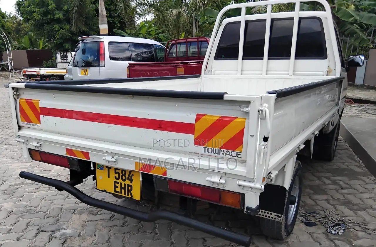 Toyota TownAce 2003 White