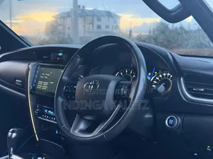 Toyota Fortuner 2025 White