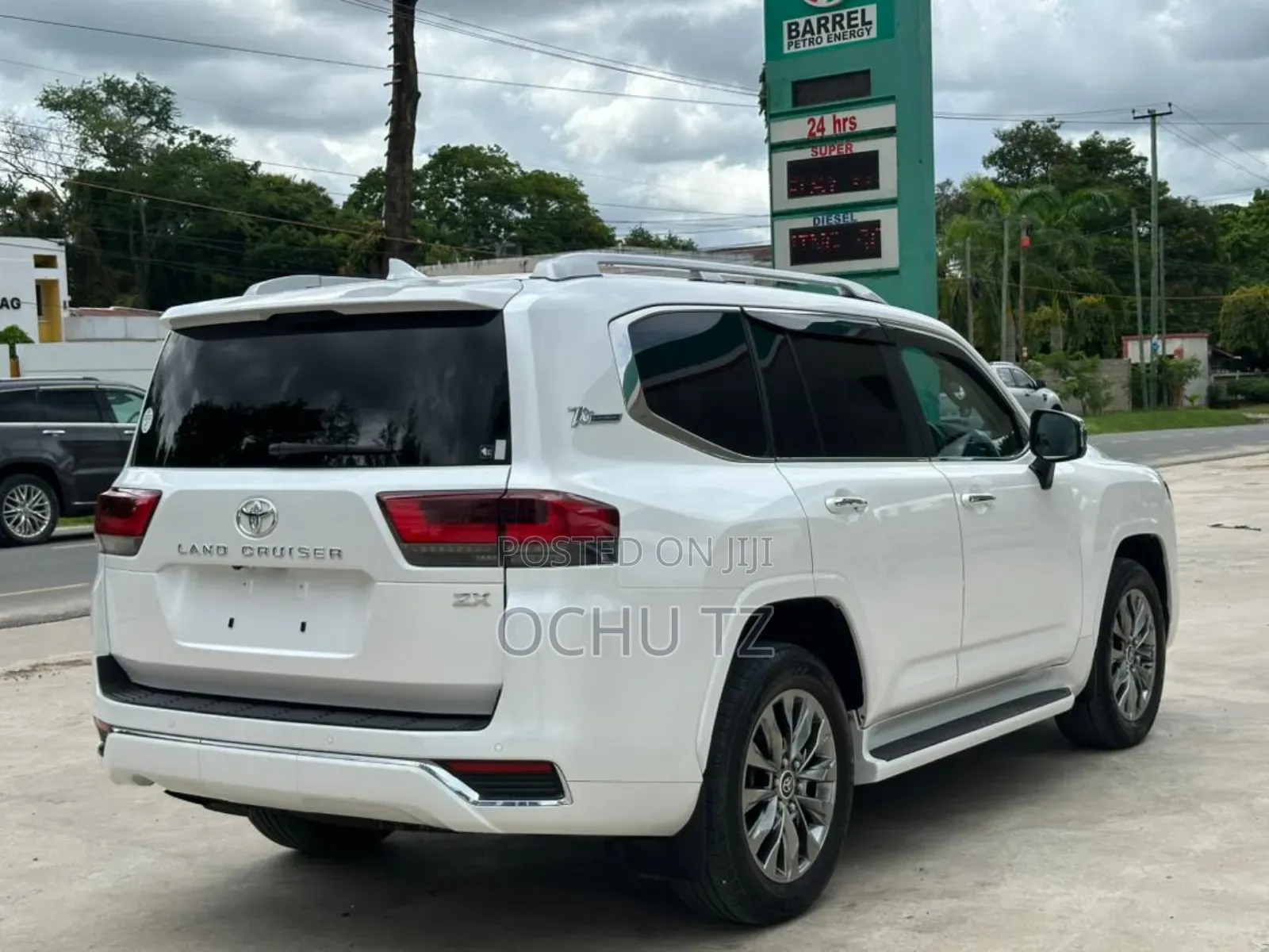 Toyota Land Cruiser 2023 White