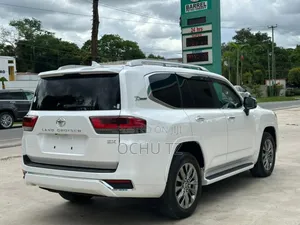 Toyota Land Cruiser 2023 White