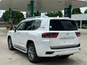 Toyota Land Cruiser 2023 White