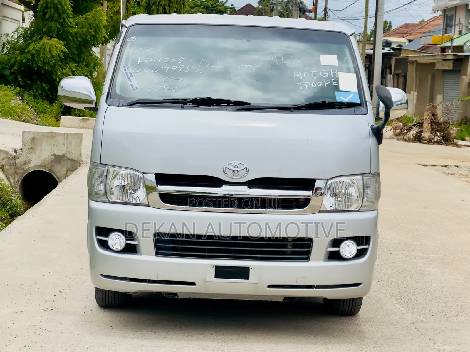Toyota Quantum 2010 Silver