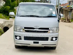 Toyota Quantum 2010 Silver
