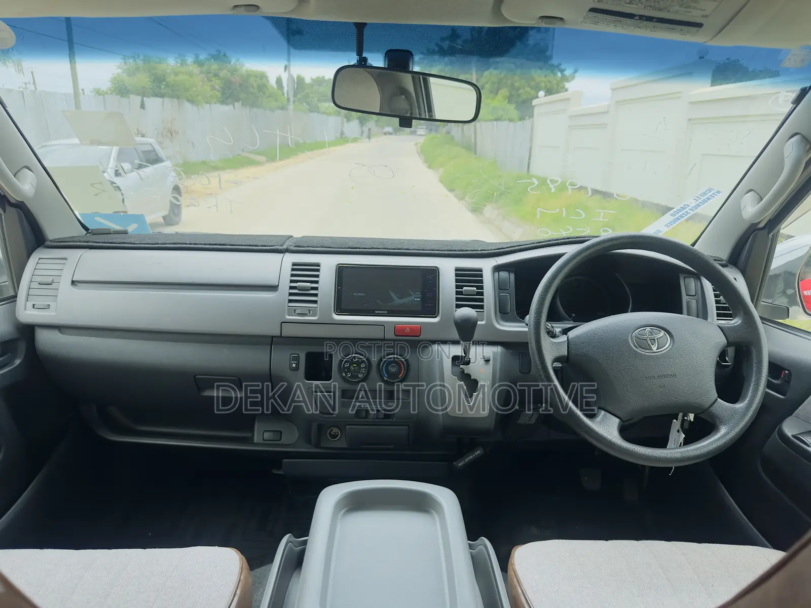 Toyota Quantum 2010 Silver
