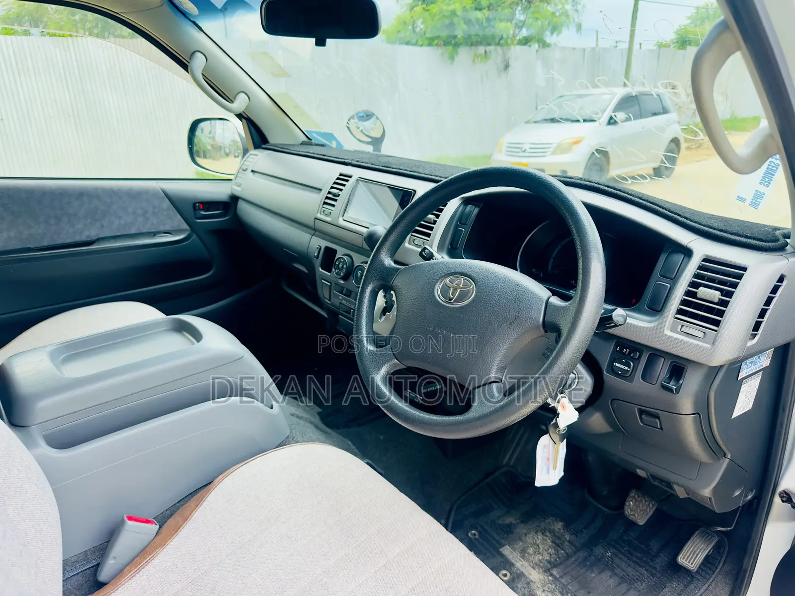 Toyota Quantum 2010 Silver