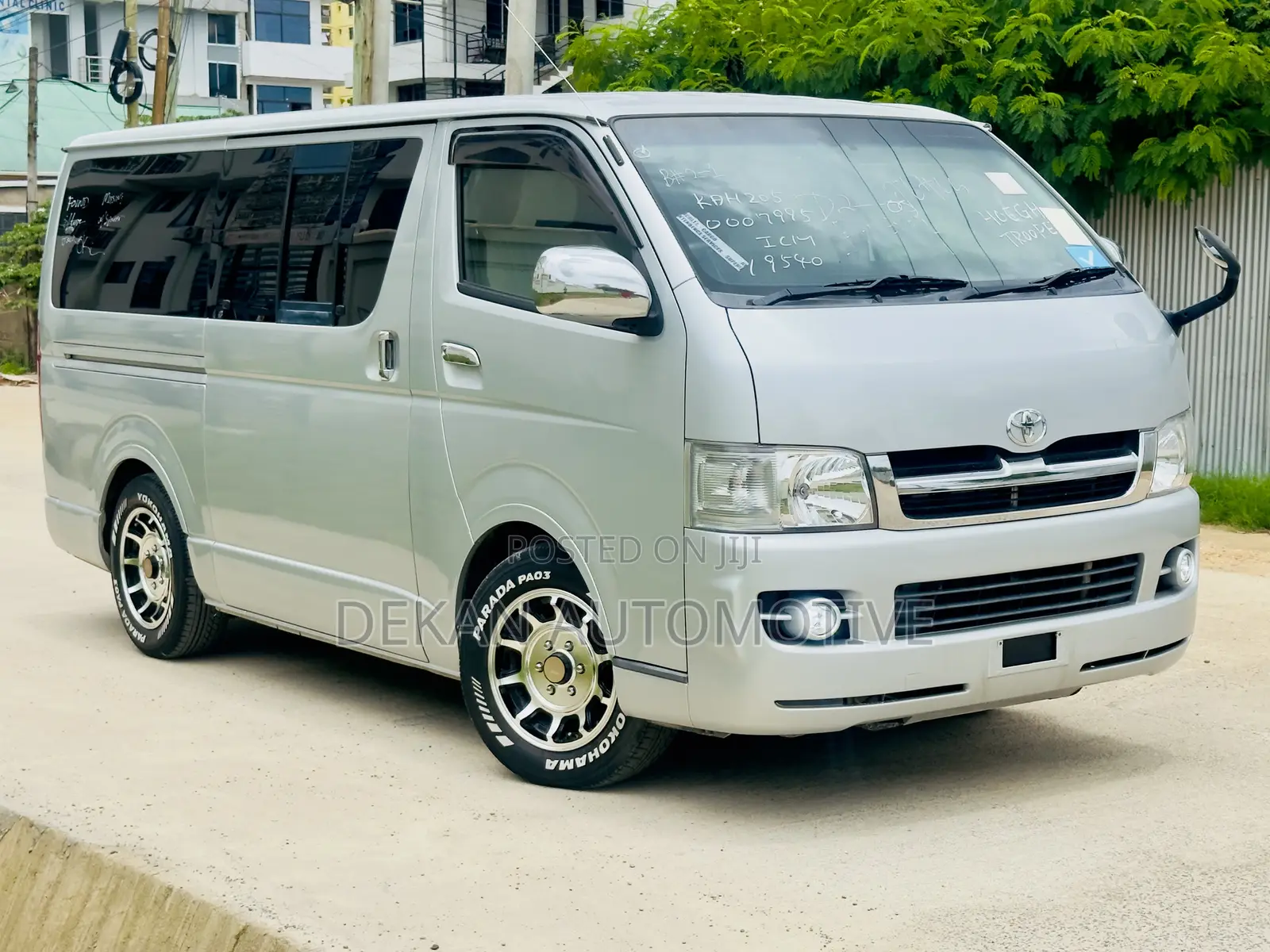 Toyota Quantum 2010 Silver