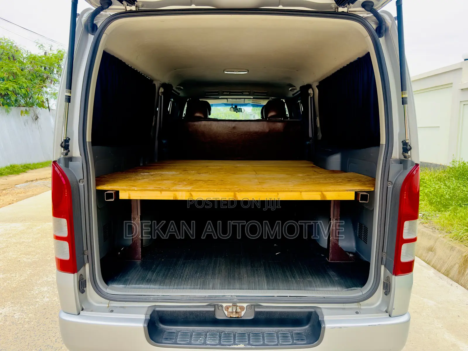 Toyota Quantum 2010 Silver