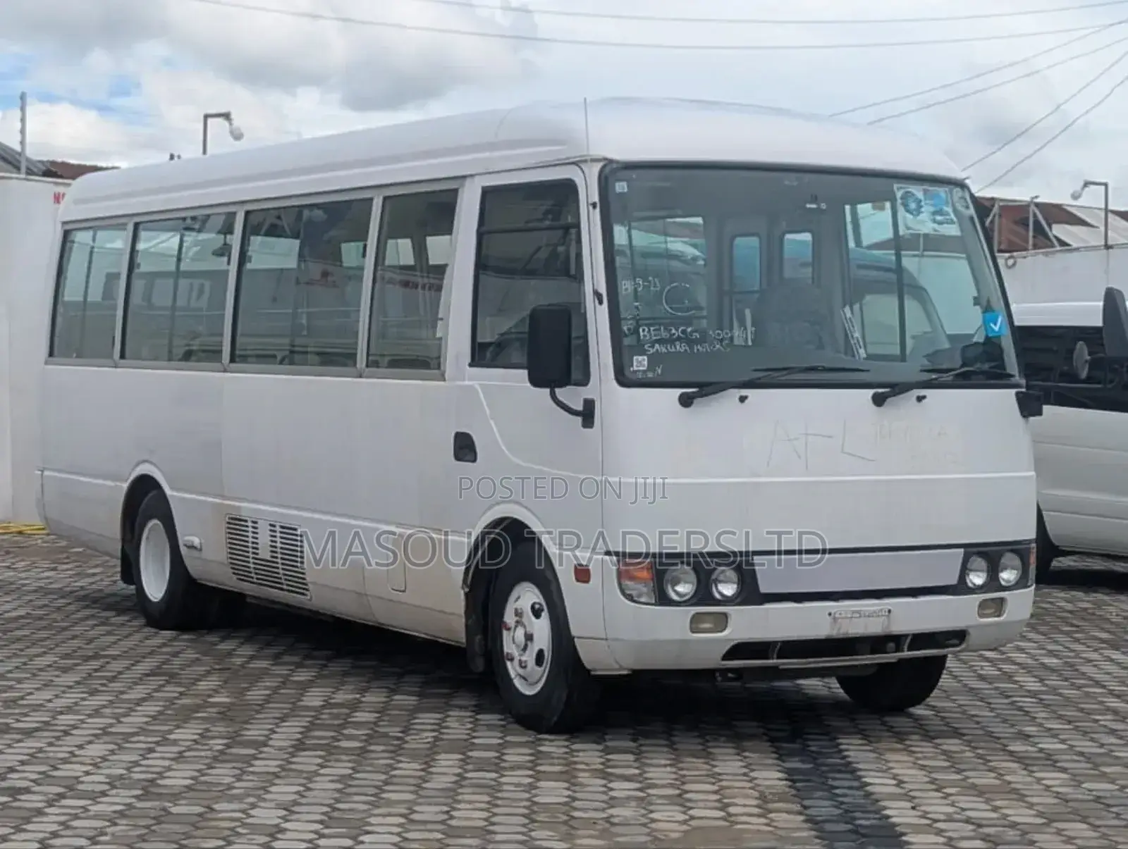 Mitsubishi Fuso Rosa 1998 White