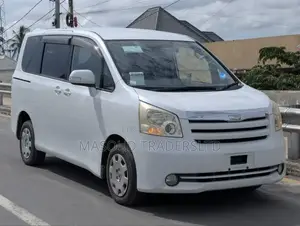 Toyota Noah 2.0 143hp AWD (7 Seater) 2008 White