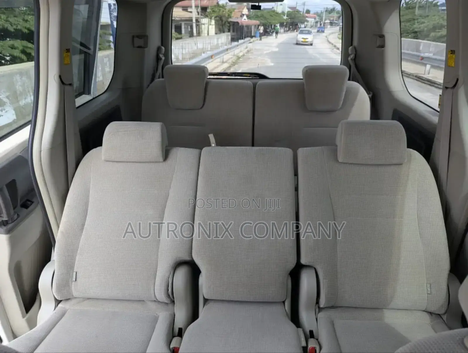 Toyota Noah 2.0 143hp AWD (7 Seater) 2008 White