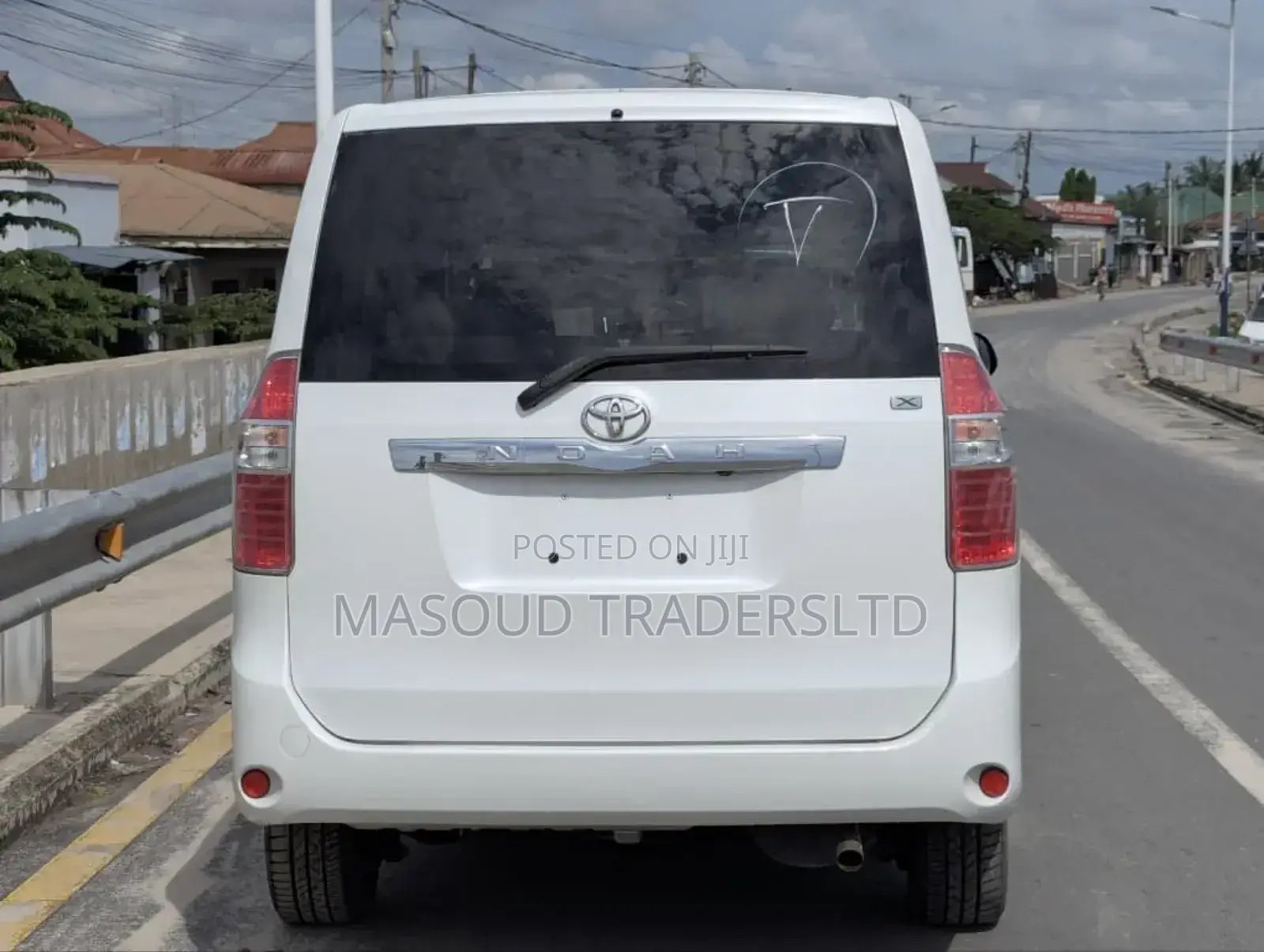 Toyota Noah 2.0 143hp AWD (7 Seater) 2008 White