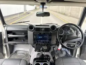 Land Rover Defender 2015 White