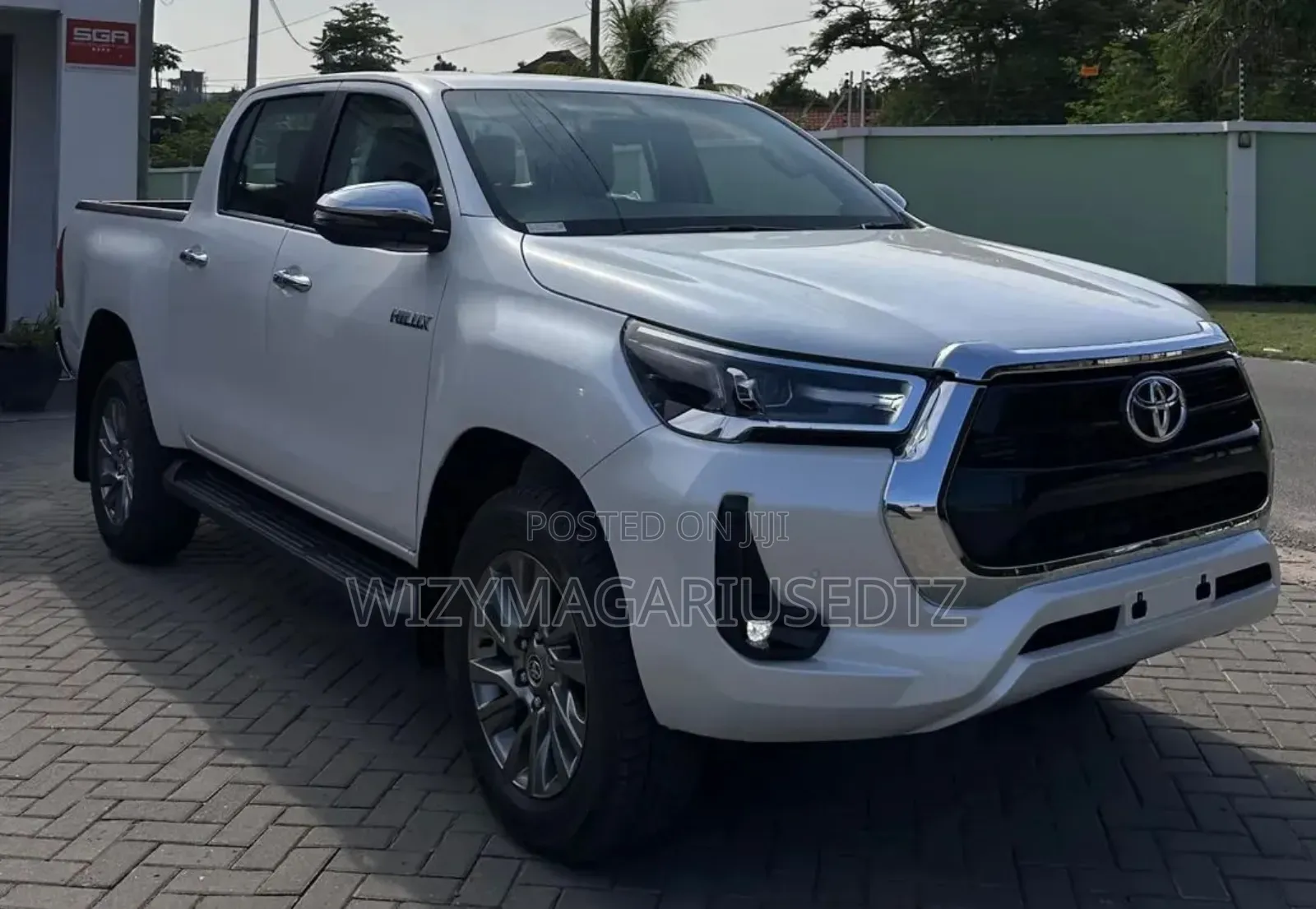 New Toyota Hilux 2025 Off white