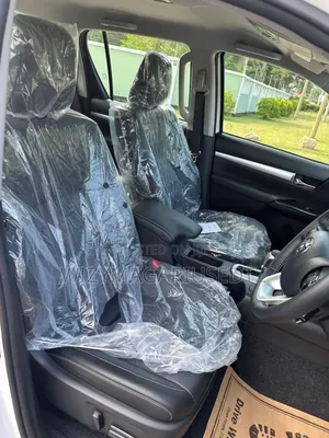 New Toyota Hilux 2025 Off white