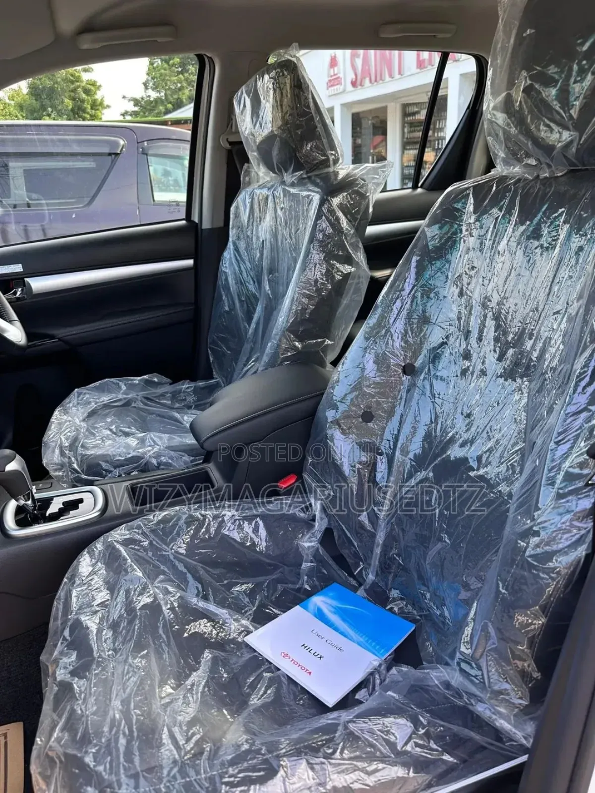 New Toyota Hilux 2025 Off white