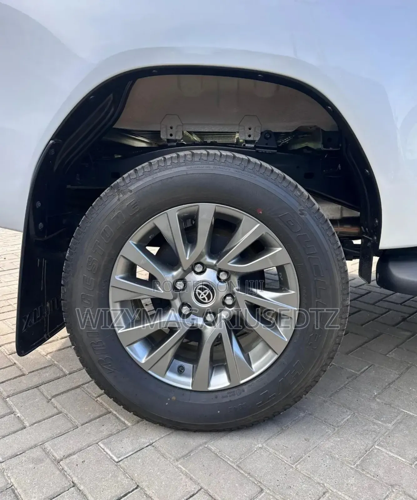New Toyota Hilux 2025 Off white