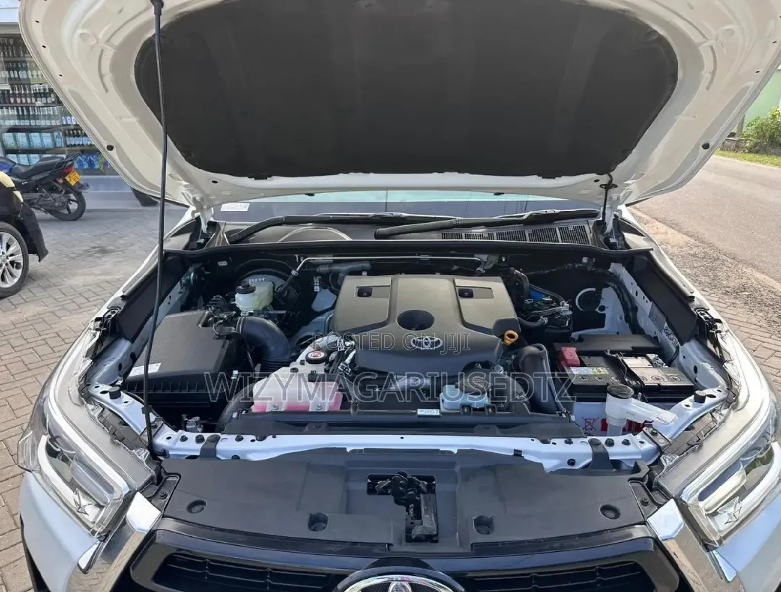New Toyota Hilux 2025 Off white
