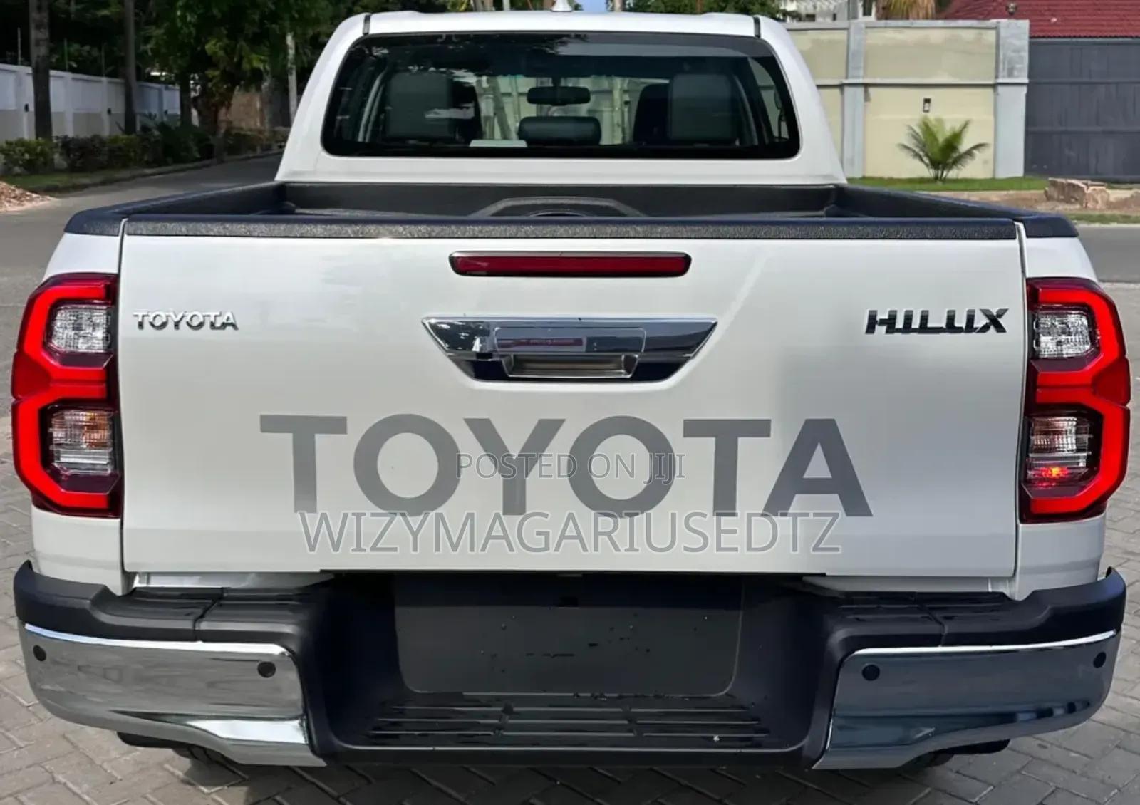 New Toyota Hilux 2025 Off white
