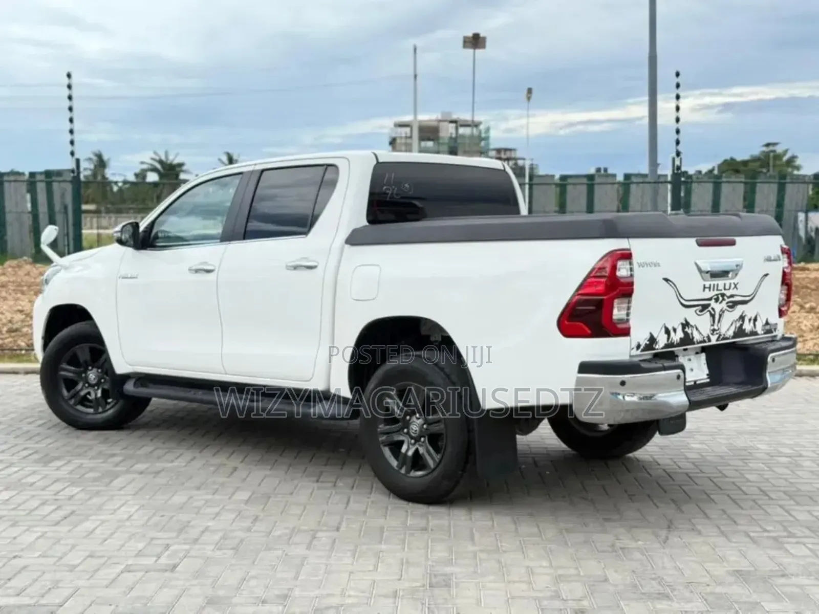 Toyota Hilux 2022 Off white