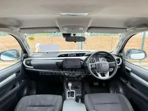 Toyota Hilux 2022 Off white