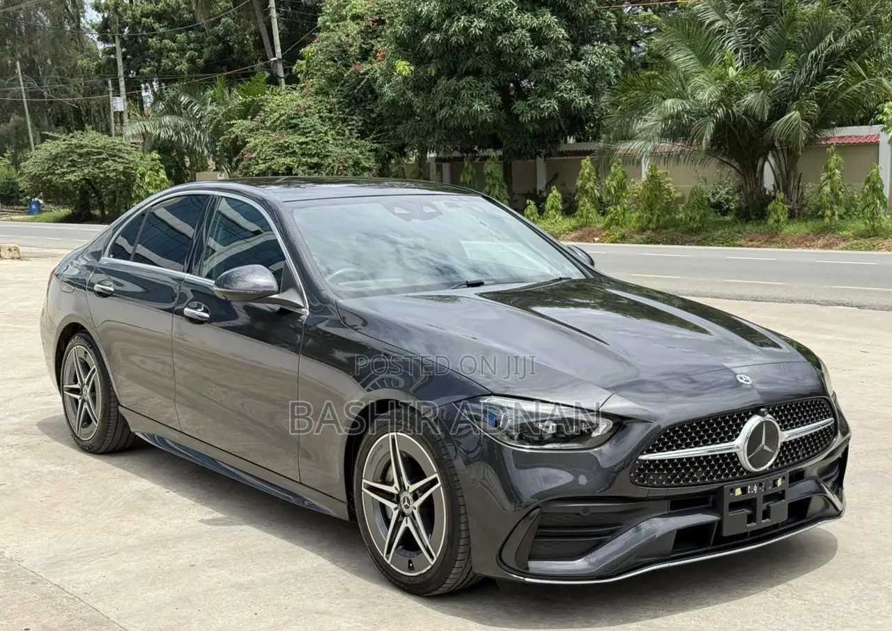 Mercedes-Benz C200 2023 Gray