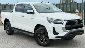 Toyota Hilux 2022 White