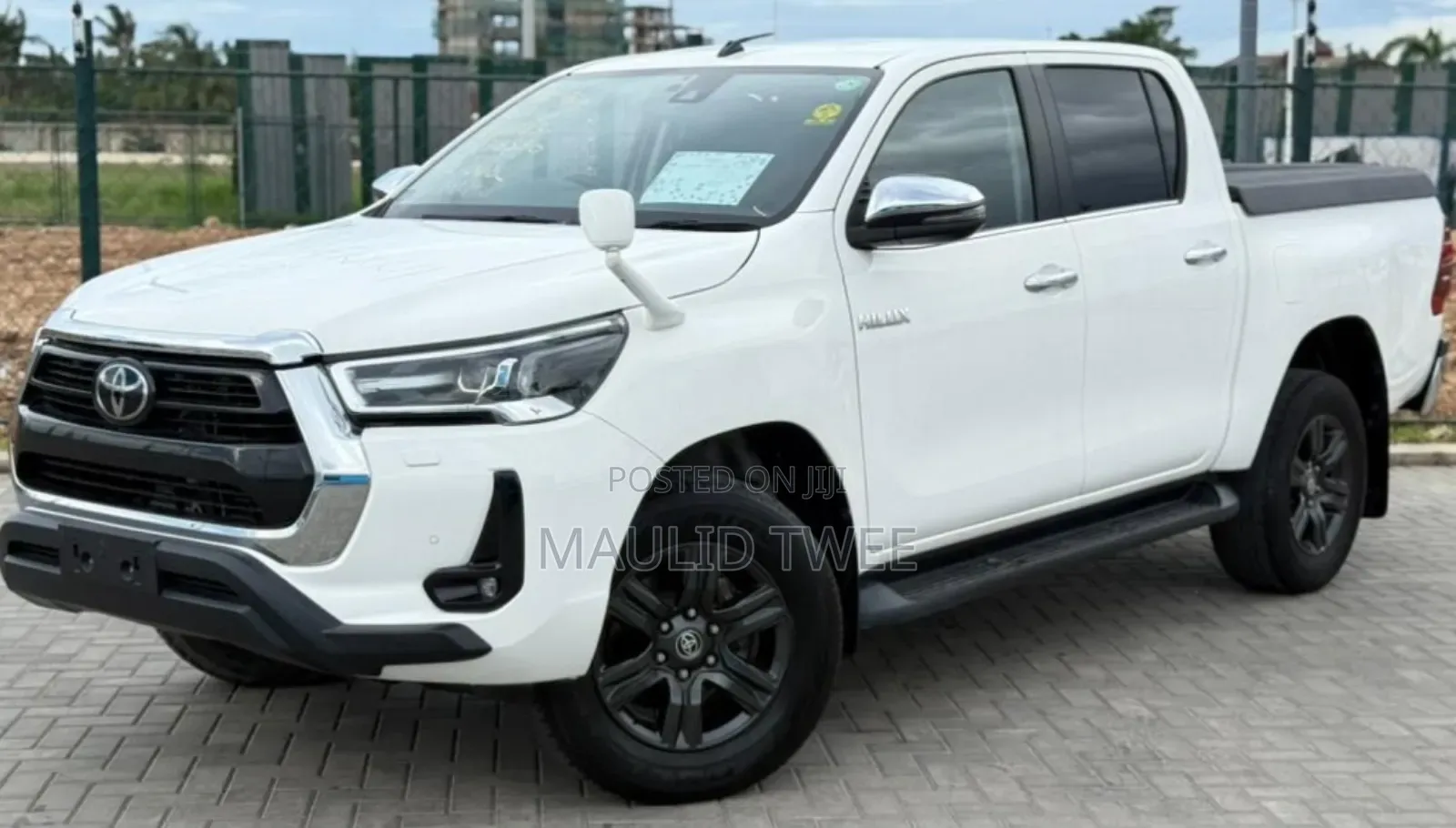 Toyota Hilux 2022 White