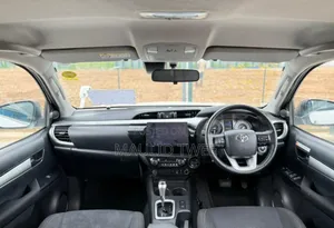 Toyota Hilux 2022 White