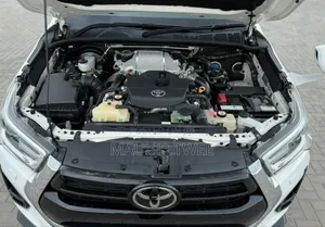 Toyota Hilux 2022 White