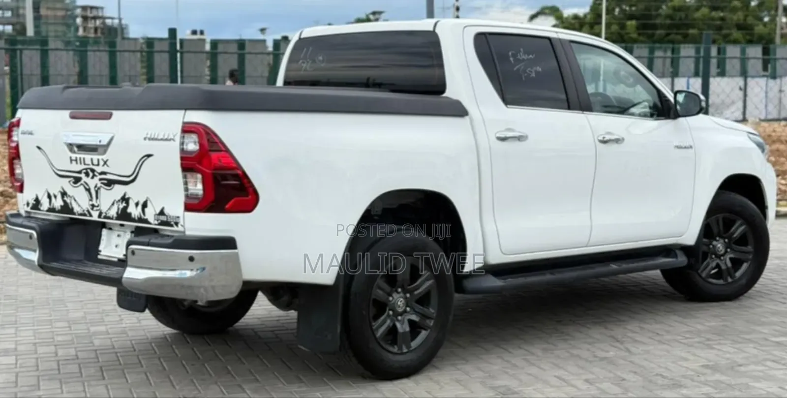 Toyota Hilux 2022 White