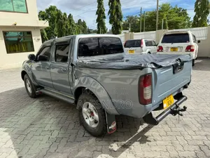 Nissan Hardbody 2000i 2006 Blue