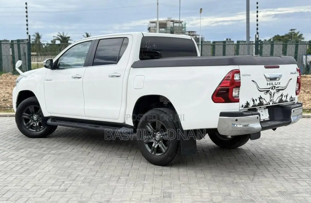 Toyota Hilux 2022 Pearl