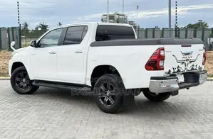 Toyota Hilux 2022 Pearl