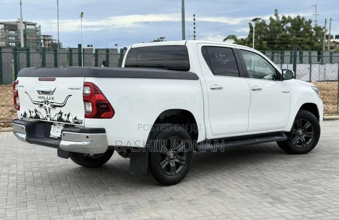 Toyota Hilux 2022 Pearl