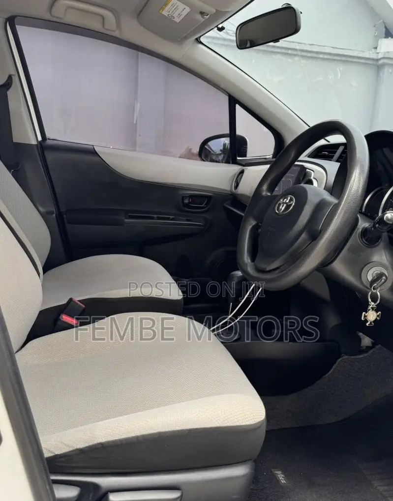 Toyota Vitz 2012 White