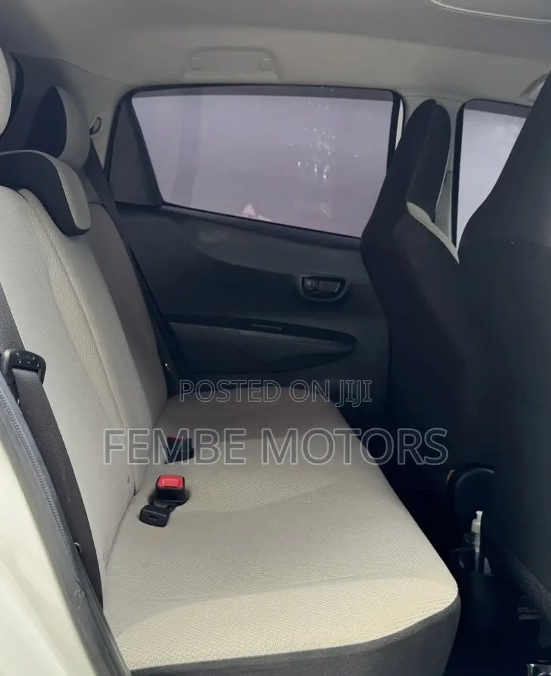 Toyota Vitz 2012 White