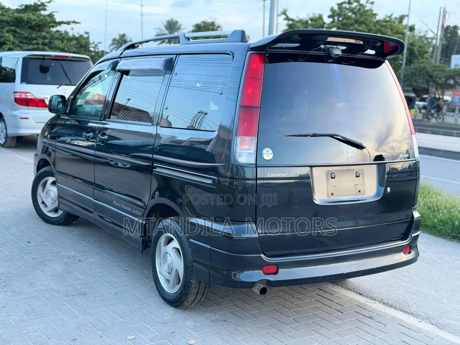 Toyota Noah 2.0 FWD (8 Seater) 2001 Black