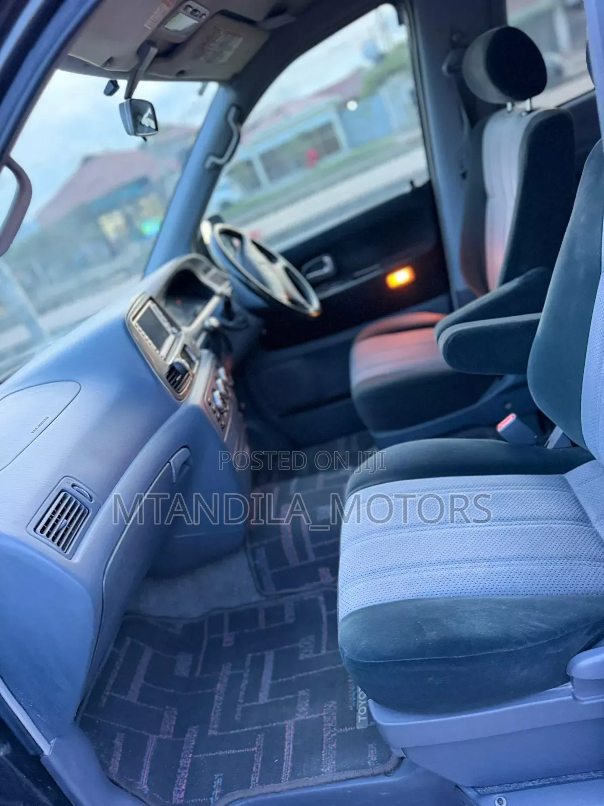 Toyota Noah 2.0 FWD (8 Seater) 2001 Black