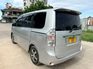 Toyota Noah 2013 Silver