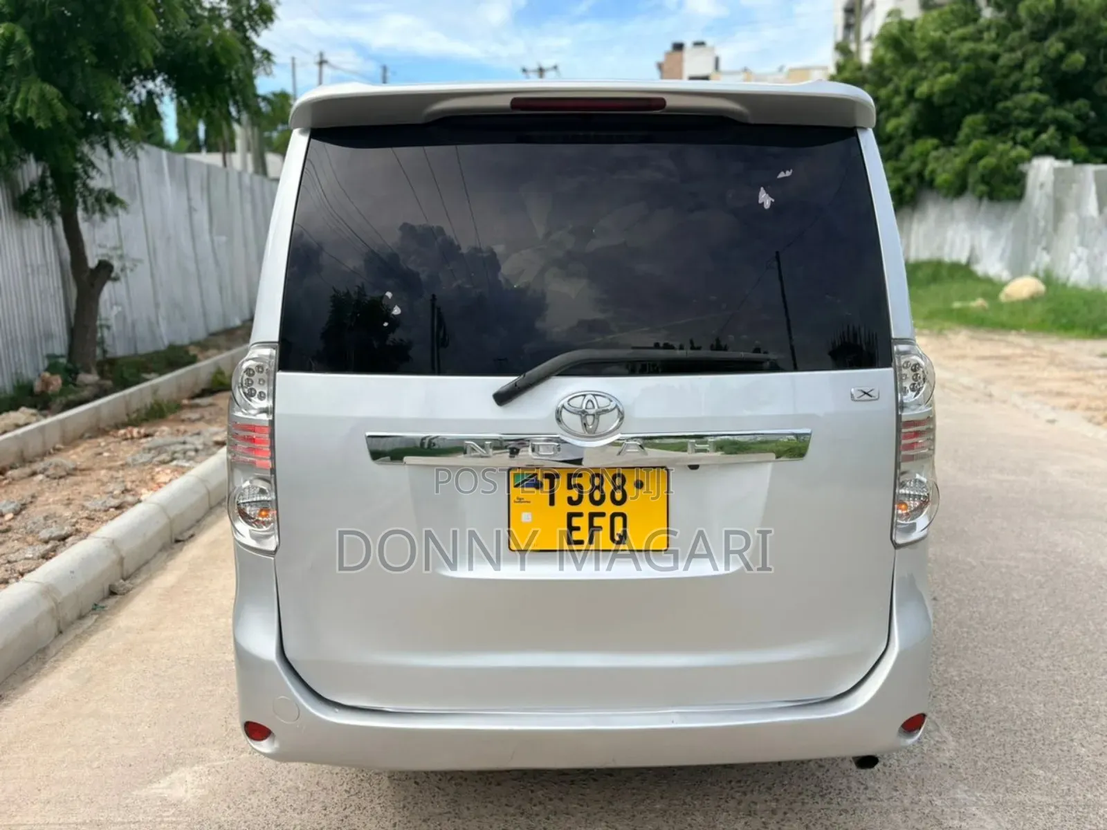 Toyota Noah 2013 Silver