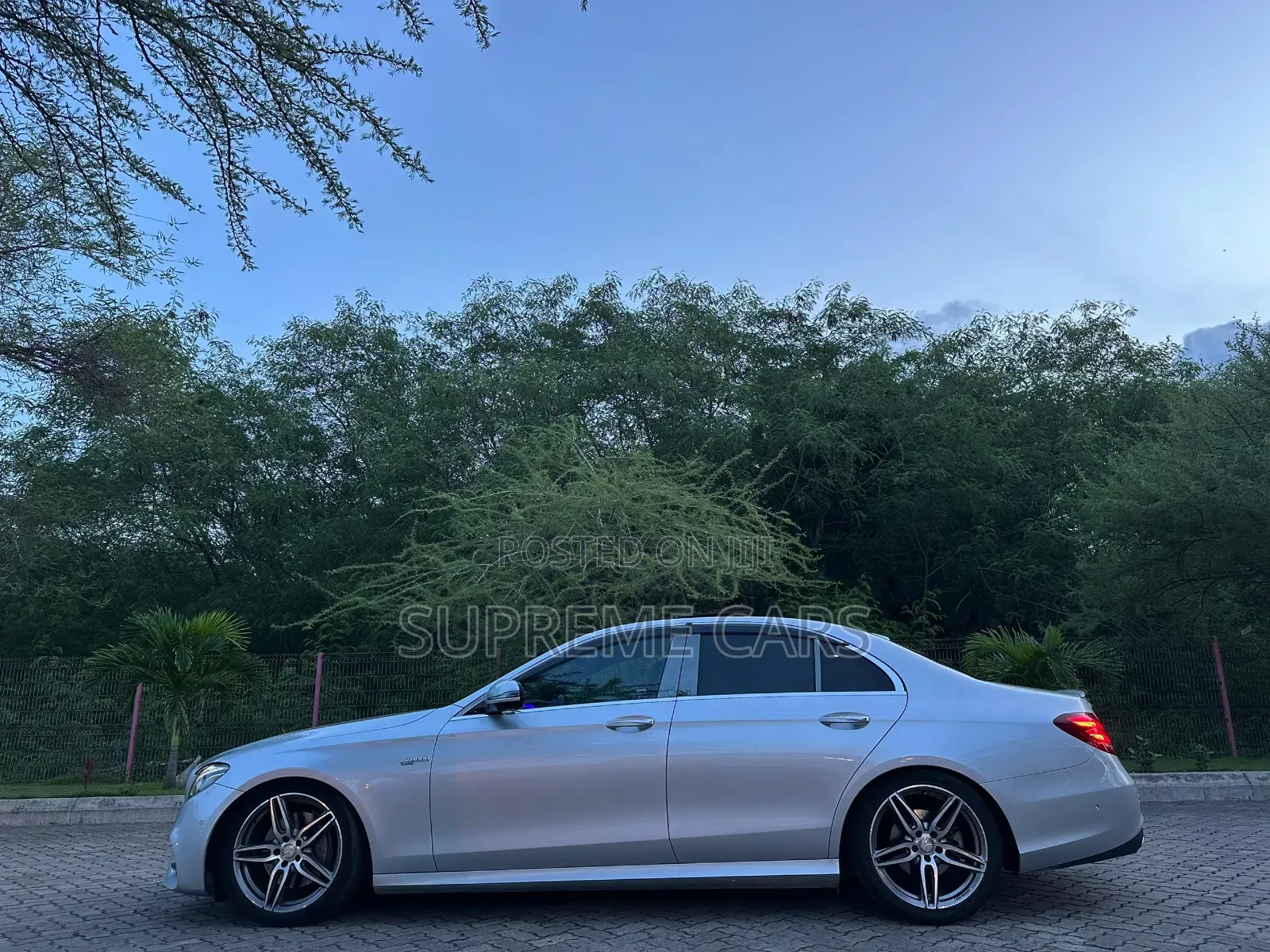 Mercedes-Benz E200 2016 Silver