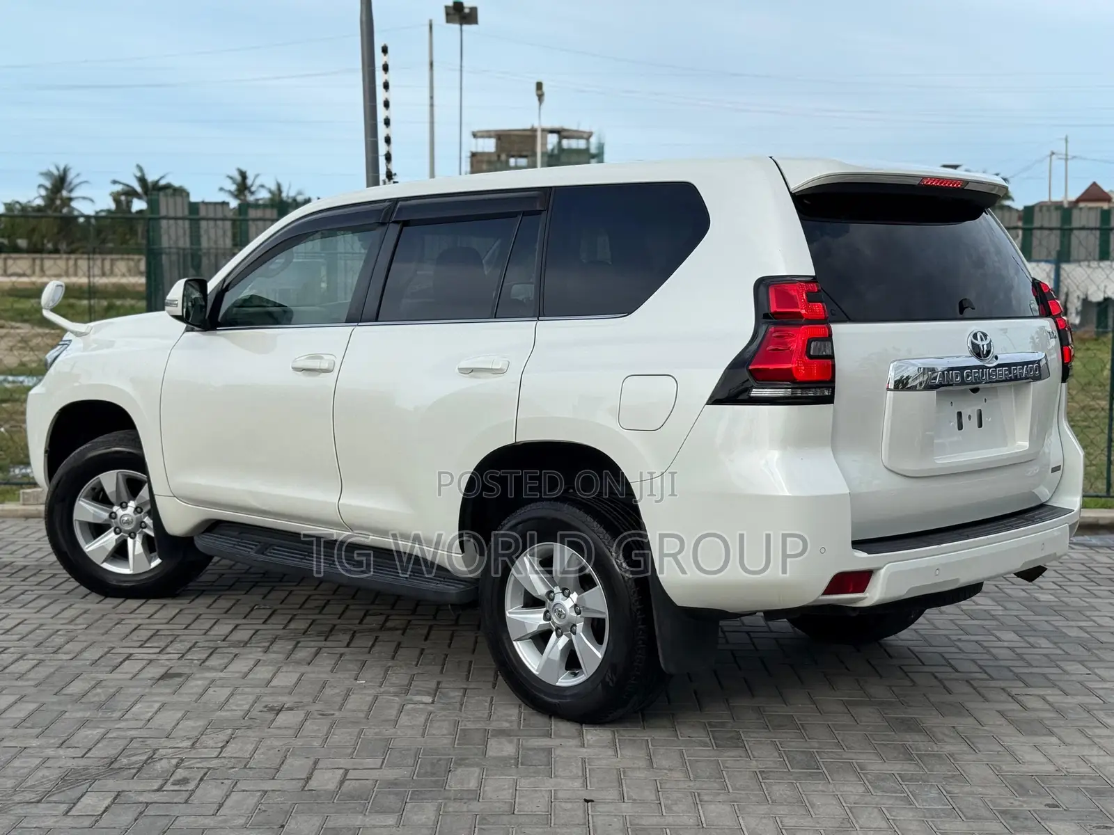 Toyota Land Cruiser Prado 2.8 2020 White