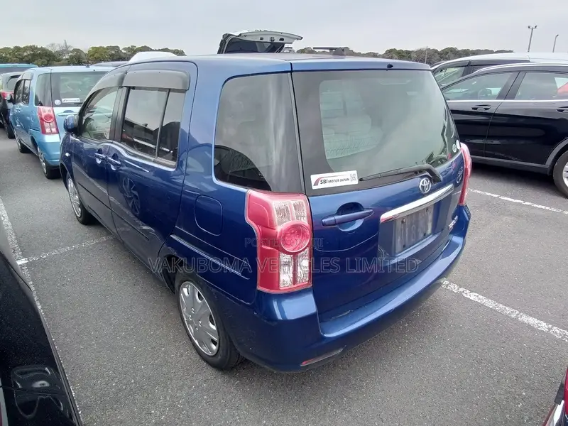 Toyota Raum 2009 Blue