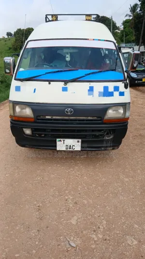 Toyota HiAce 2005 White