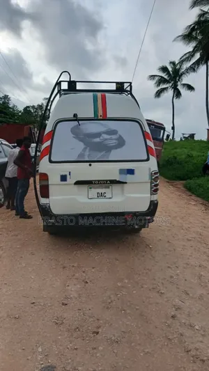 Toyota HiAce 2005 White