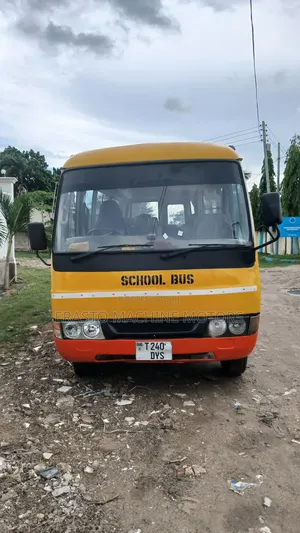Mitsubishi Fuso Rosa 2004 Yellow