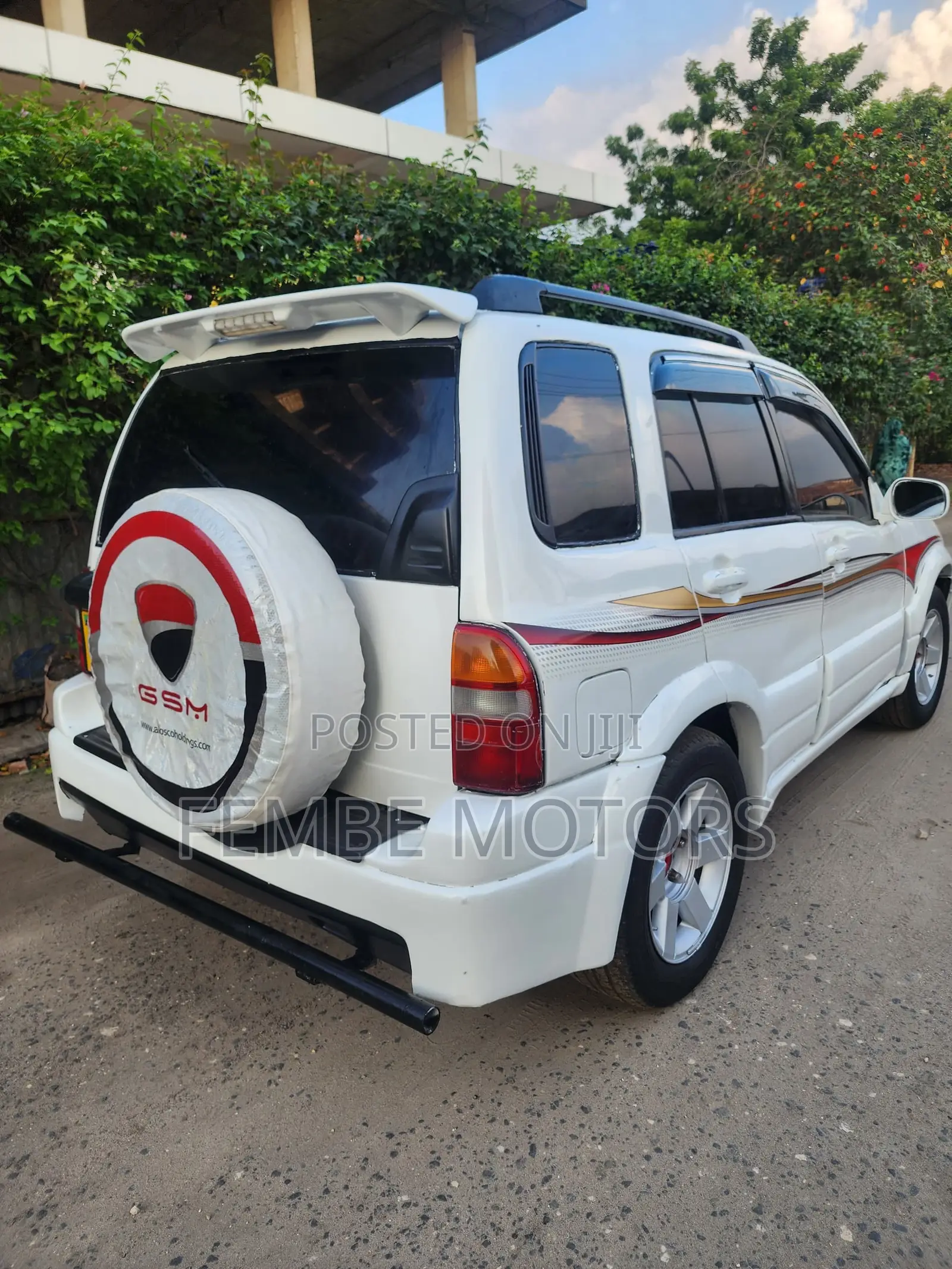 Suzuki Escudo 2003 White