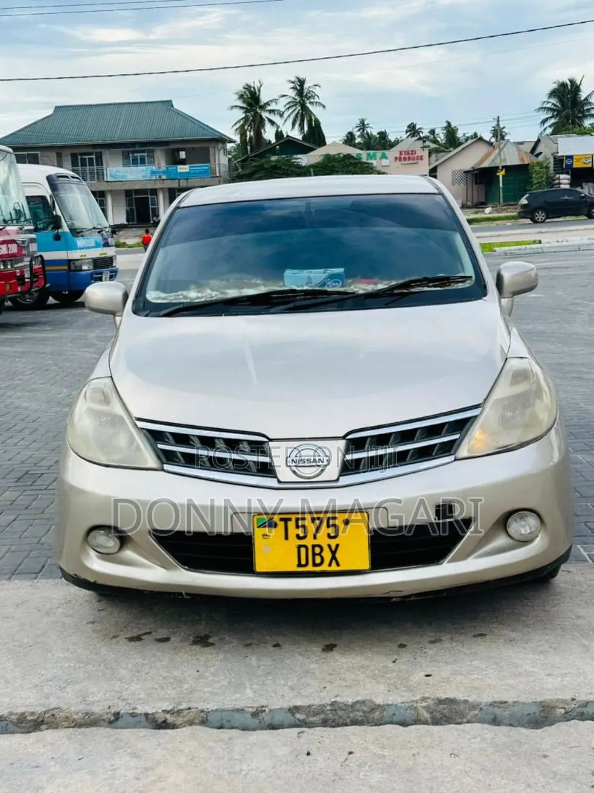 Nissan Tiida 2010 Gold