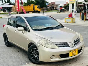 Nissan Tiida 2010 Gold